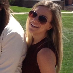 Meet your Posher, Elizabeth